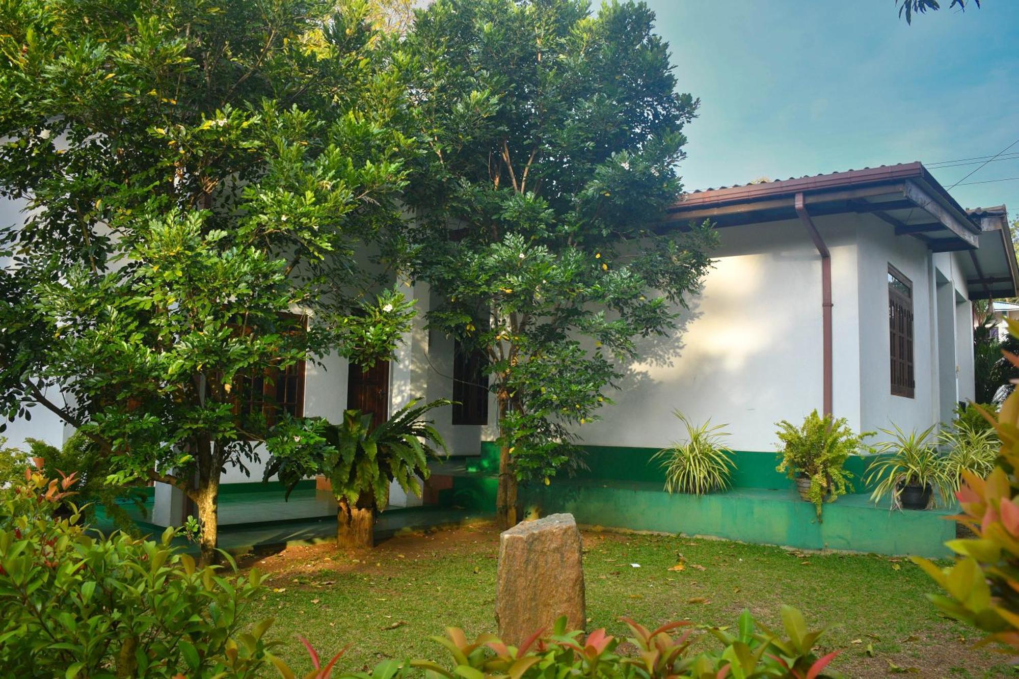 White Eagle Hotel Sigiriya Exterior photo
