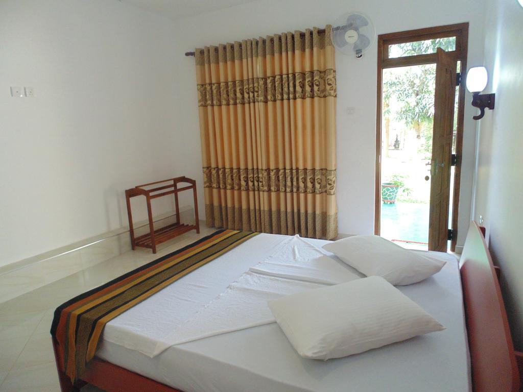 White Eagle Hotel Sigiriya Room photo